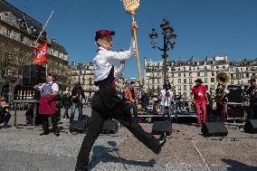 Entertainment workers demonstrate - Paris