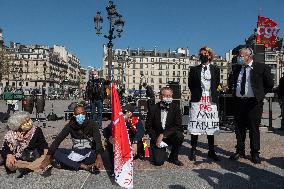 Entertainment workers demonstrate - Paris