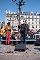 Entertainment workers demonstrate - Paris