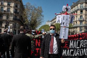 Entertainment workers demonstrate - Paris