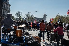 Entertainment workers demonstrate - Paris