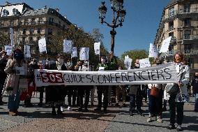 Entertainment workers demonstrate - Paris