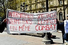 Entertainment workers demonstrate - Paris