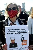 Entertainment workers demonstrate - Paris