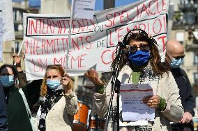 Entertainment workers demonstrate - Paris