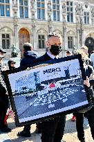 Entertainment workers demonstrate - Paris