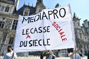 Entertainment workers demonstrate - Paris