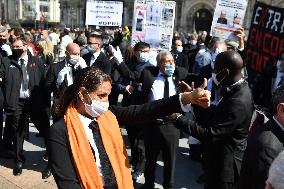 Entertainment workers demonstrate - Paris
