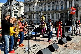 Entertainment workers demonstrate - Paris