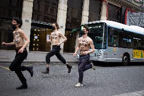 Topless protest for the cultural sector - Paris