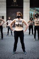 Topless protest for the cultural sector - Paris