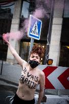 Topless protest for the cultural sector - Paris