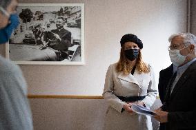 Marlene Schiappa visits the Secours Catholique - Paris