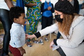 Marlene Schiappa visits the Secours Catholique - Paris