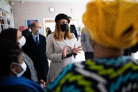 Marlene Schiappa visits the Secours Catholique - Paris