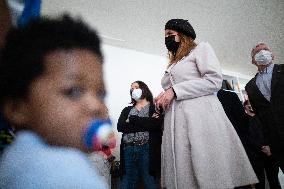 Marlene Schiappa visits the Secours Catholique - Paris