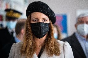 Marlene Schiappa visits the Secours Catholique - Paris