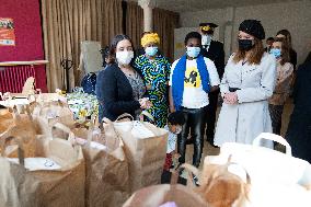 Marlene Schiappa visits the Secours Catholique - Paris