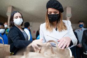 Marlene Schiappa visits the Secours Catholique - Paris