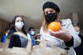 Marlene Schiappa visits the Secours Catholique - Paris