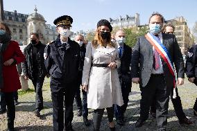 Marlene Schiappa meets police officers responsible for securing places of worship - Paris