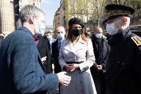 Marlene Schiappa meets police officers responsible for securing places of worship - Paris