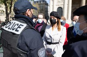 Marlene Schiappa meets police officers responsible for securing places of worship - Paris