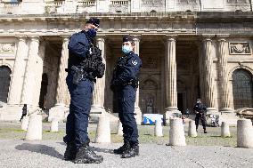 Marlene Schiappa meets police officers responsible for securing places of worship - Paris