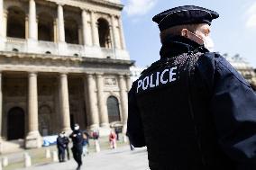 Marlene Schiappa meets police officers responsible for securing places of worship - Paris