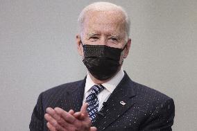 President Biden visits a vaccination site in Virginia