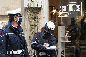 Restaurateur Opens His Restaurant Despite Lockdown - Rome