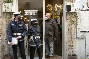 Restaurateur Opens His Restaurant Despite Lockdown - Rome