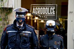 Restaurateur Opens His Restaurant Despite Lockdown - Rome