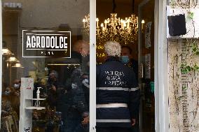 Restaurateur Opens His Restaurant Despite Lockdown - Rome