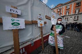 Protest By Traders Demanding Refunds After Lockdown - Naples