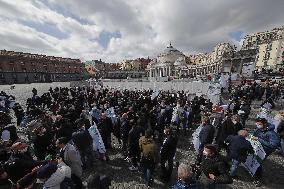 Protest By Traders Demanding Refunds After Lockdown - Naples