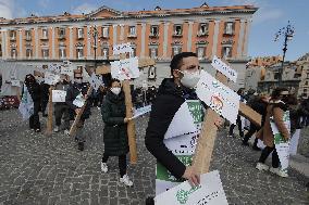 Protest By Traders Demanding Refunds After Lockdown - Naples