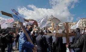 Protest By Traders Demanding Refunds After Lockdown - Naples