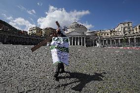 Protest By Traders Demanding Refunds After Lockdown - Naples