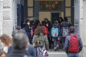 Schools Reopen After Months Of Closure - Naples