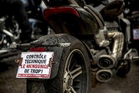 Bikers demonstrate - Paris