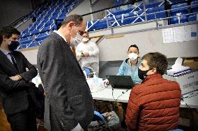 Jean Castex visits Palais des sports vaccination center - Lyon