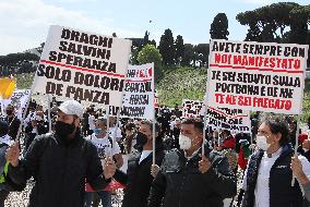 Restaurateurs protest in Rome