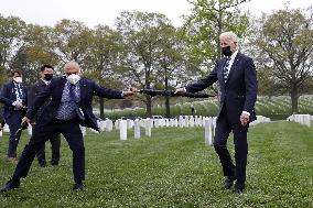 Joe Biden visits Arlington National Cemetery - Washington