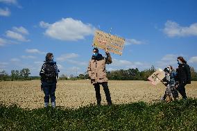 Protest against the Castres-Toulouse motorway project - Teulat