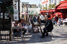 Artists At The Place Tertre In Montmartre - Paris