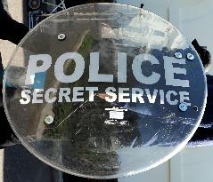 Secret Service memebers carry riot shields - Washington