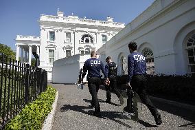 Secret Service memebers carry riot shields - Washington