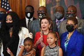 House Speaker Pelosi Meets Members Of The George Floyd Family - Washington