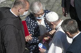 Pope Francis Meets Survivor To Auschwitz - Vatican